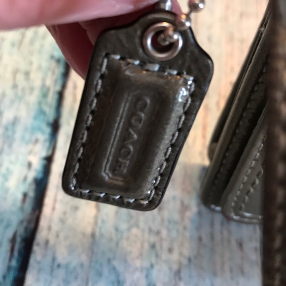 Coach patent leather large wristlets - Picture 3 of 8